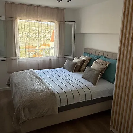 Petar - Parking And Seaview * Trogir