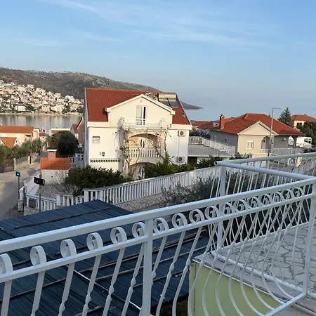 Apartment Petar - Parking And Seaview Trogir
