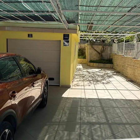 Petar - Parking And Seaview Apartamento *