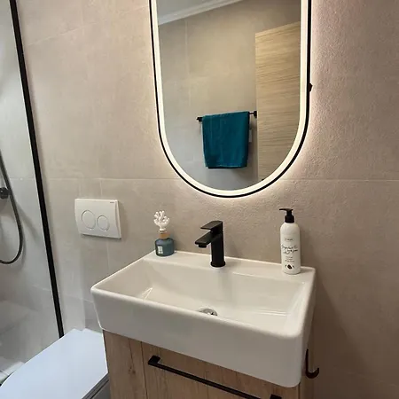 Petar - Parking And Seaview Trogir