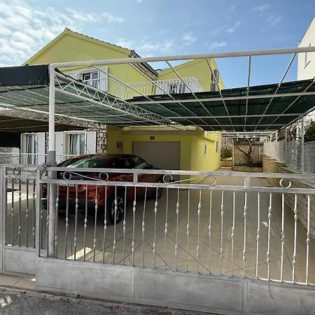Petar - Parking And Seaview *